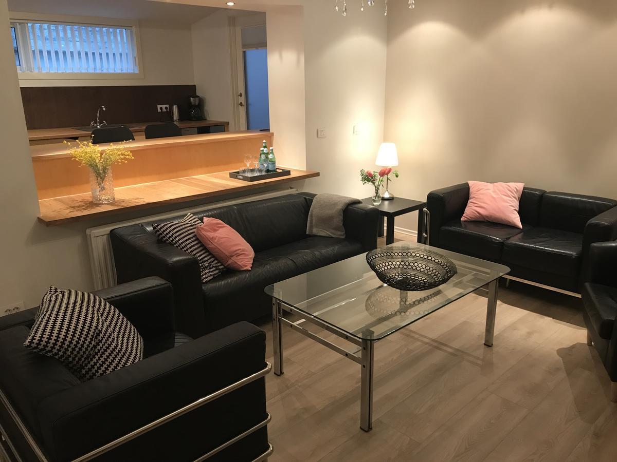 Theater Row Apartments เรคยาวิก ภายนอก รูปภาพ